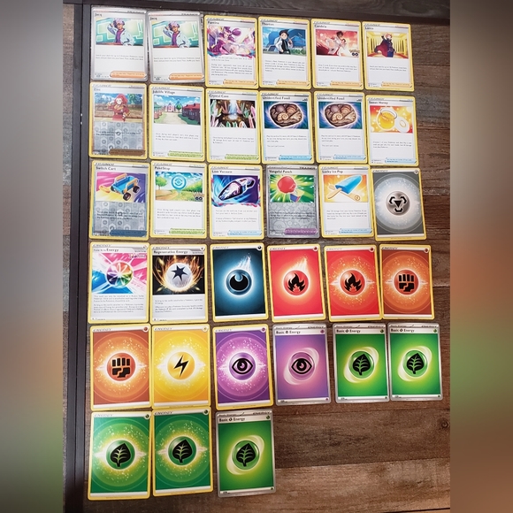 Pokémon Card Collection Bundle - Lot of 199 cards - 3 Coins - Pokémon card Tin - Picture 8 of 10